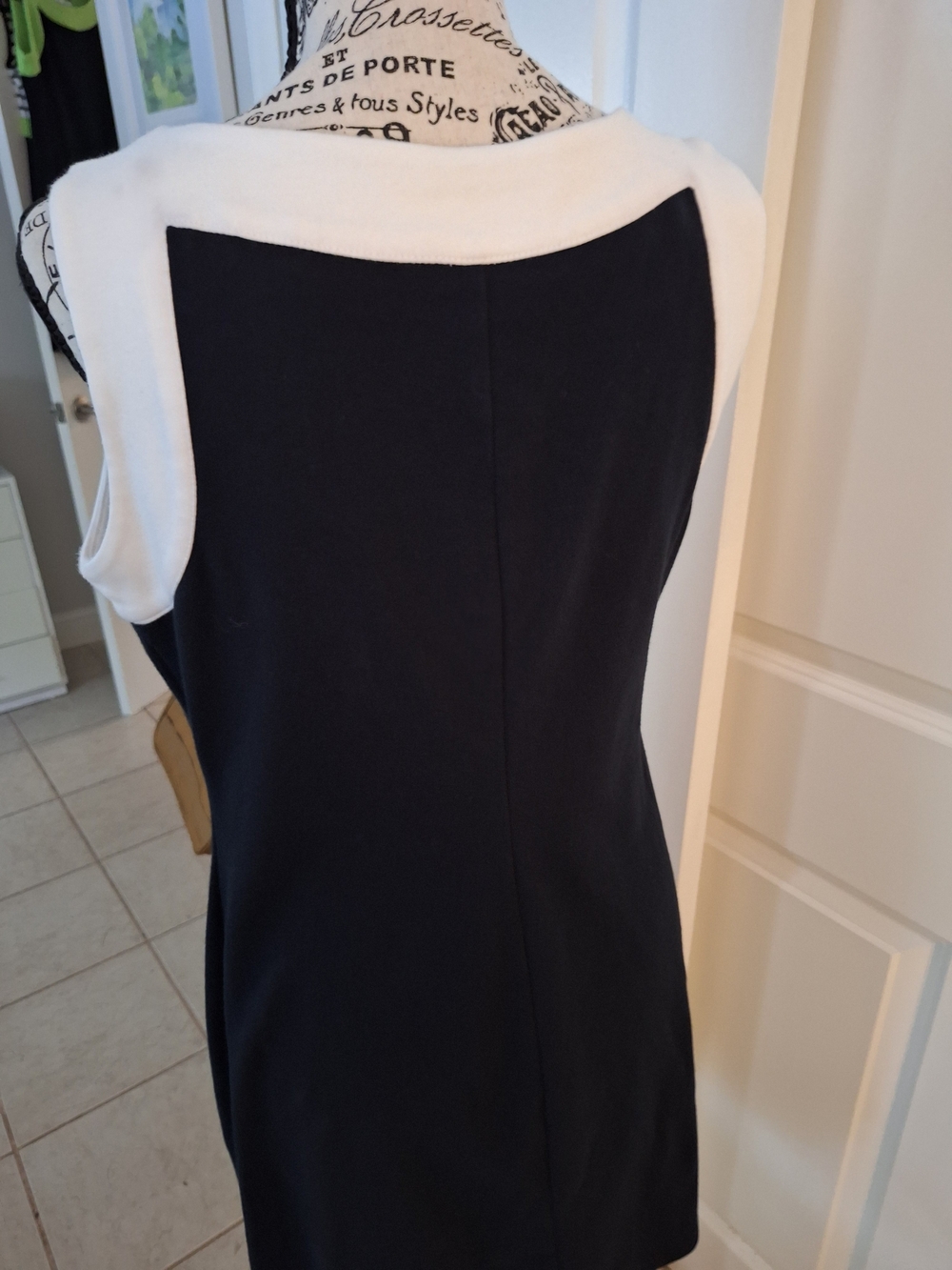 Ronni Nicole Black and White Sleeveless Shift Dress